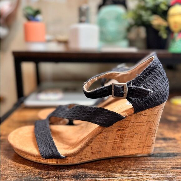 NWOB Toms Black Textile Cork Clarissa Wedges SIZE 9.5 - Picture 8 of 9